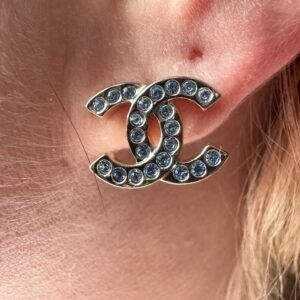 CC strassé bleuté Chanel