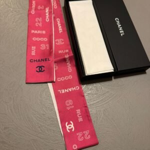 Twilly en soie signé Chanel