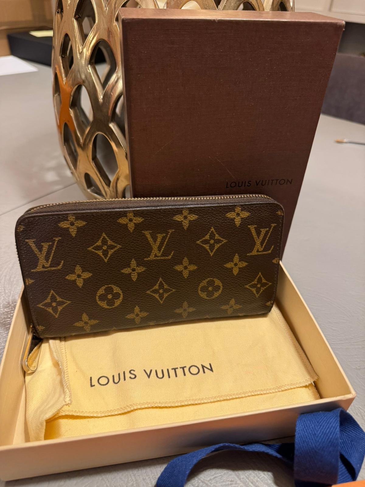 Portefeuille zippé Louis Vuitton en toile Monogram iconique